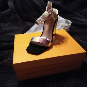 Narrow in the toe box area